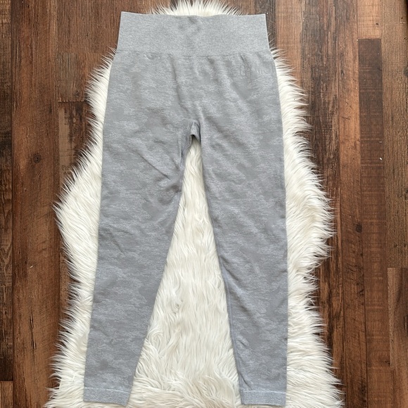 ✨GYMSHARK | Original Camo Seamless Leggings | Grey | Size L ✨ - Picture 3 of 9